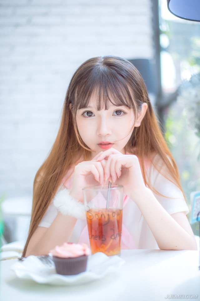 “这……”张任愕然，茫然的看向雄阔海手中的将印，一时间有些不知所措。